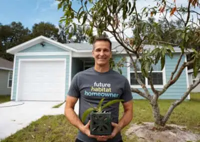 Orlando teacher Kenneth closes on his new home