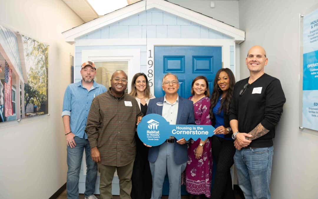 Group of people smiling with Habitat key